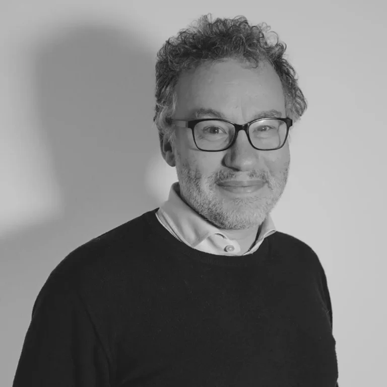 Ritratto in bianco e nero di Matteo Cocco.